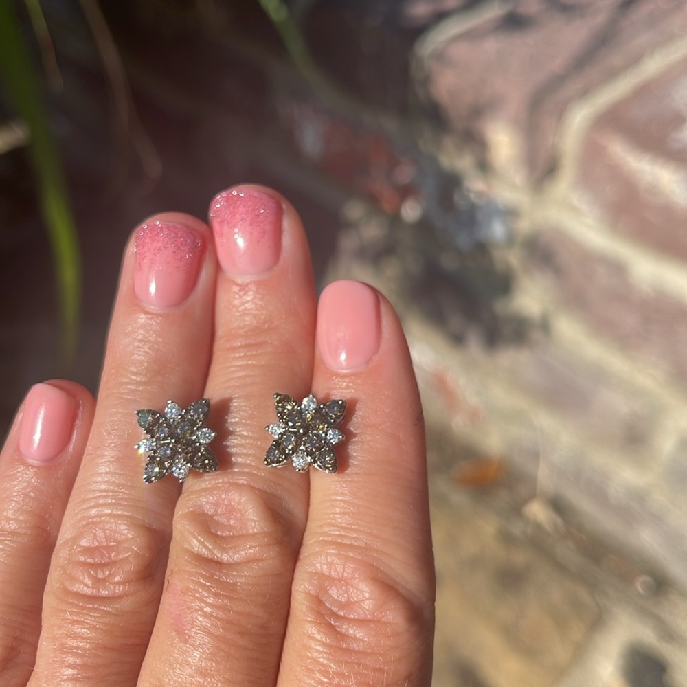 ***Beautiful Diamond earrings ***